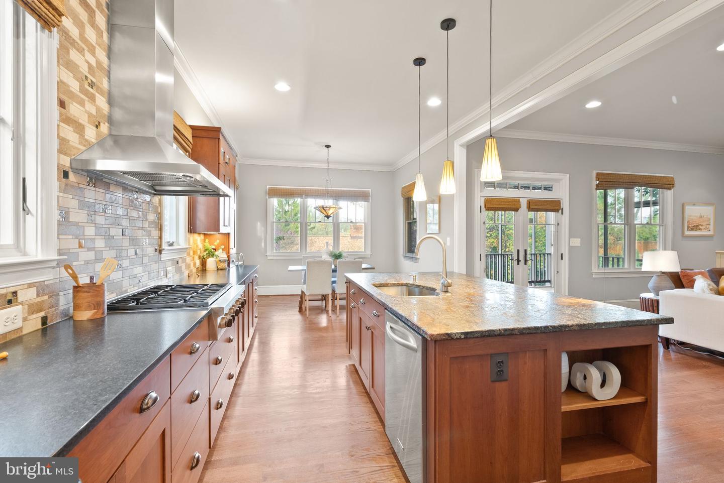 1310 N JACKSON ST N, ARLINGTON, Virginia 22201, 5 Bedrooms Bedrooms, ,4 BathroomsBathrooms,Residential,For sale,1310 N JACKSON ST N,VAAR2052676 MLS # VAAR2052676