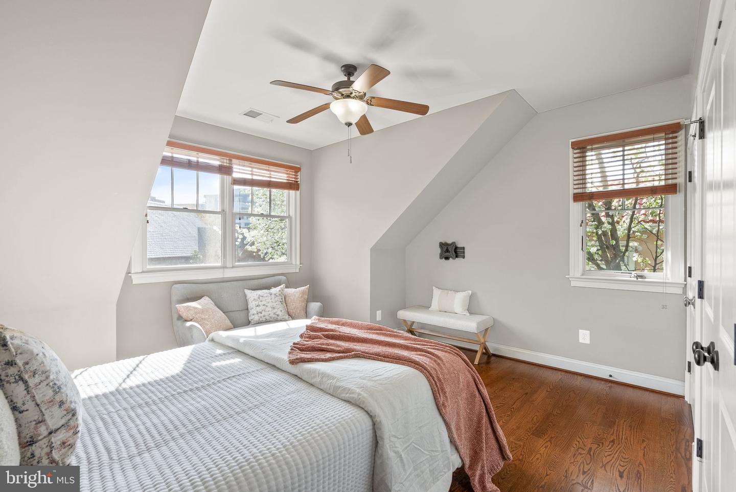 1310 N JACKSON ST N, ARLINGTON, Virginia 22201, 5 Bedrooms Bedrooms, ,4 BathroomsBathrooms,Residential,For sale,1310 N JACKSON ST N,VAAR2052676 MLS # VAAR2052676