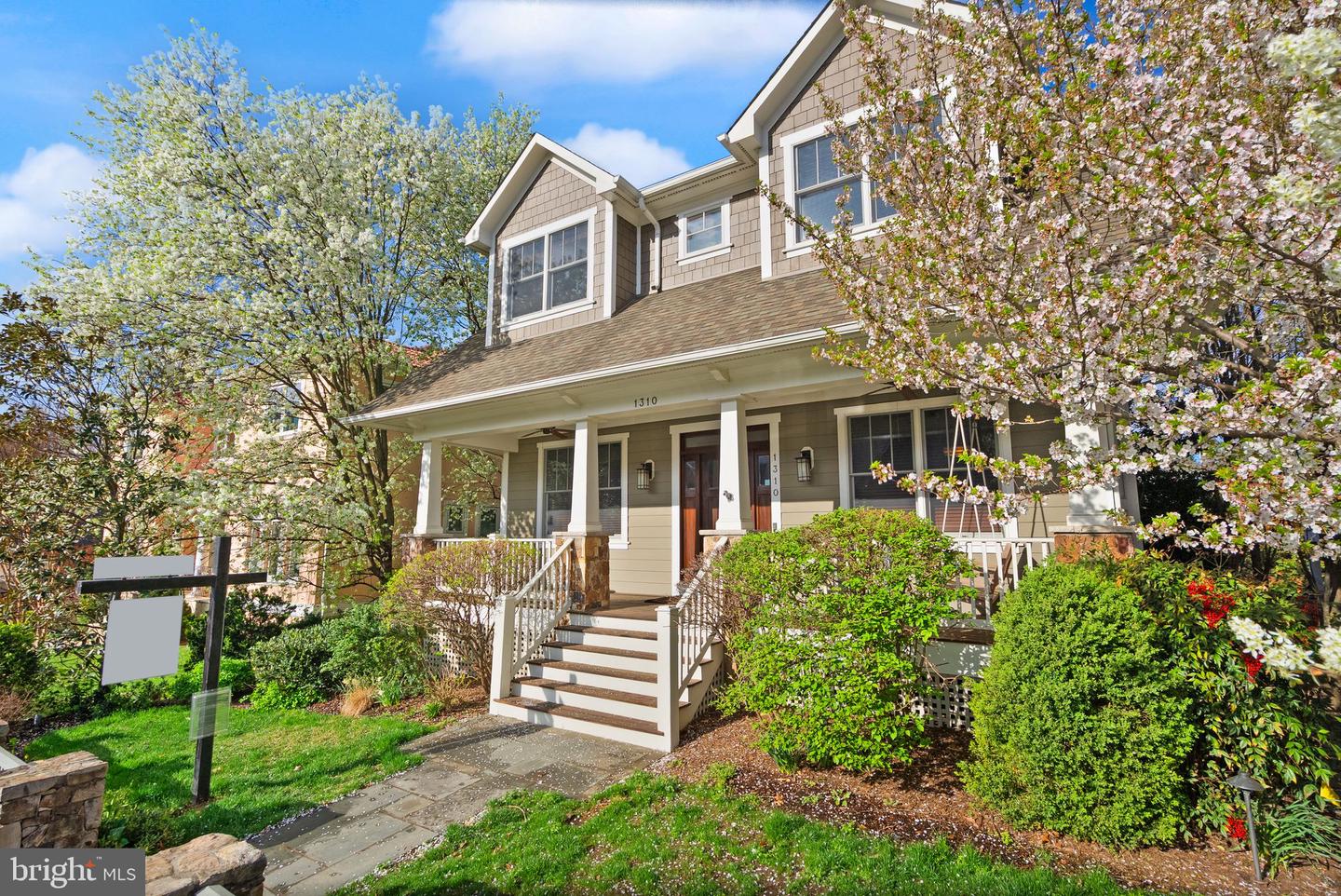 1310 N JACKSON ST N, ARLINGTON, Virginia 22201, 5 Bedrooms Bedrooms, ,4 BathroomsBathrooms,Residential,For sale,1310 N JACKSON ST N,VAAR2052676 MLS # VAAR2052676