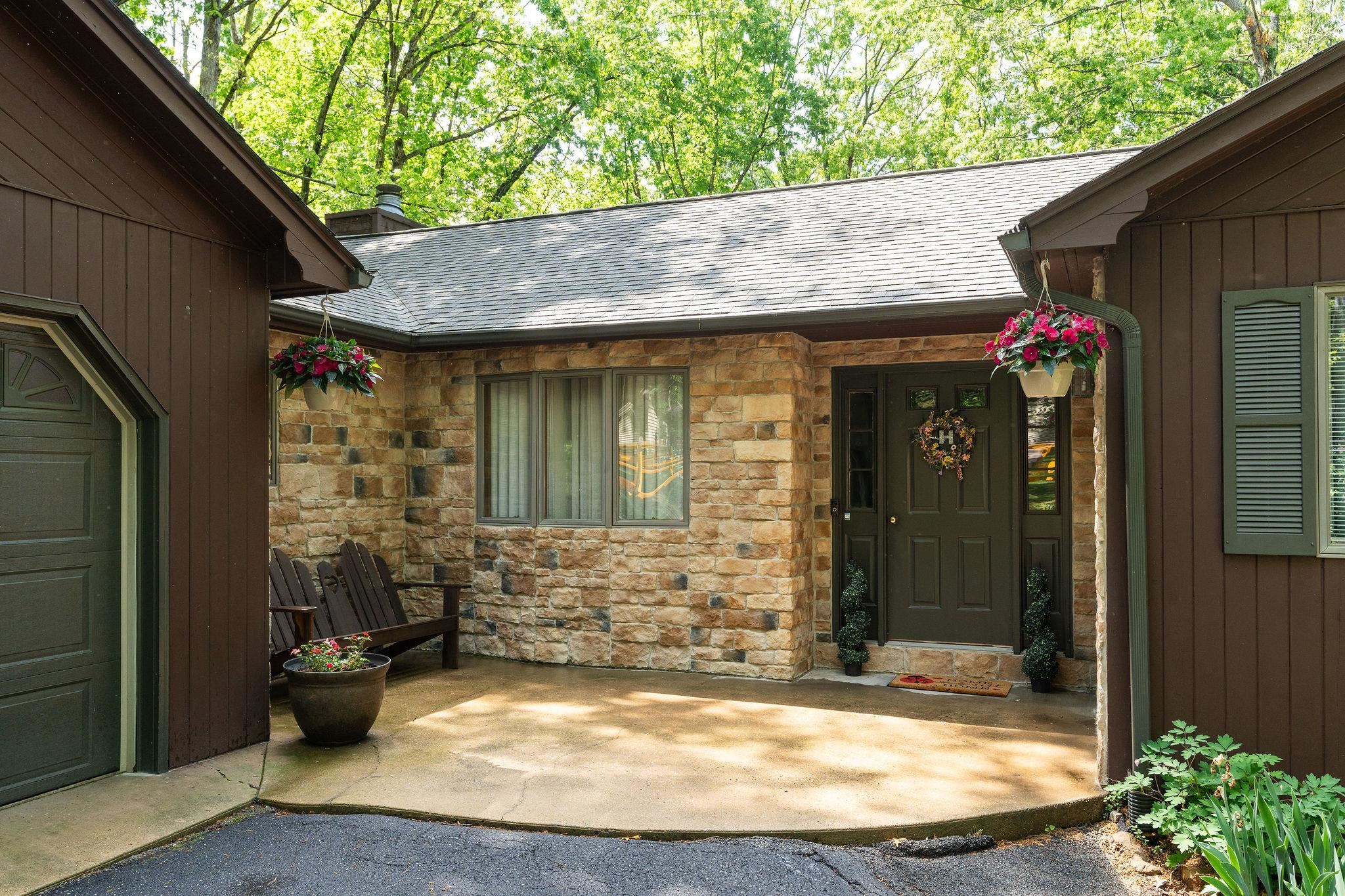 3 WHIPPOORWILL WAY, WAYNESBORO, Virginia 22980, 3 Bedrooms Bedrooms, ,2 BathroomsBathrooms,Residential,3 WHIPPOORWILL WAY,664420 MLS # 664420