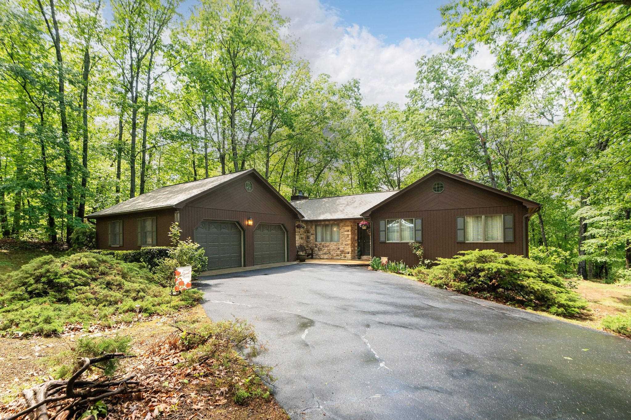 3 WHIPPOORWILL WAY, WAYNESBORO, Virginia 22980, 3 Bedrooms Bedrooms, ,2 BathroomsBathrooms,Residential,3 WHIPPOORWILL WAY,664420 MLS # 664420