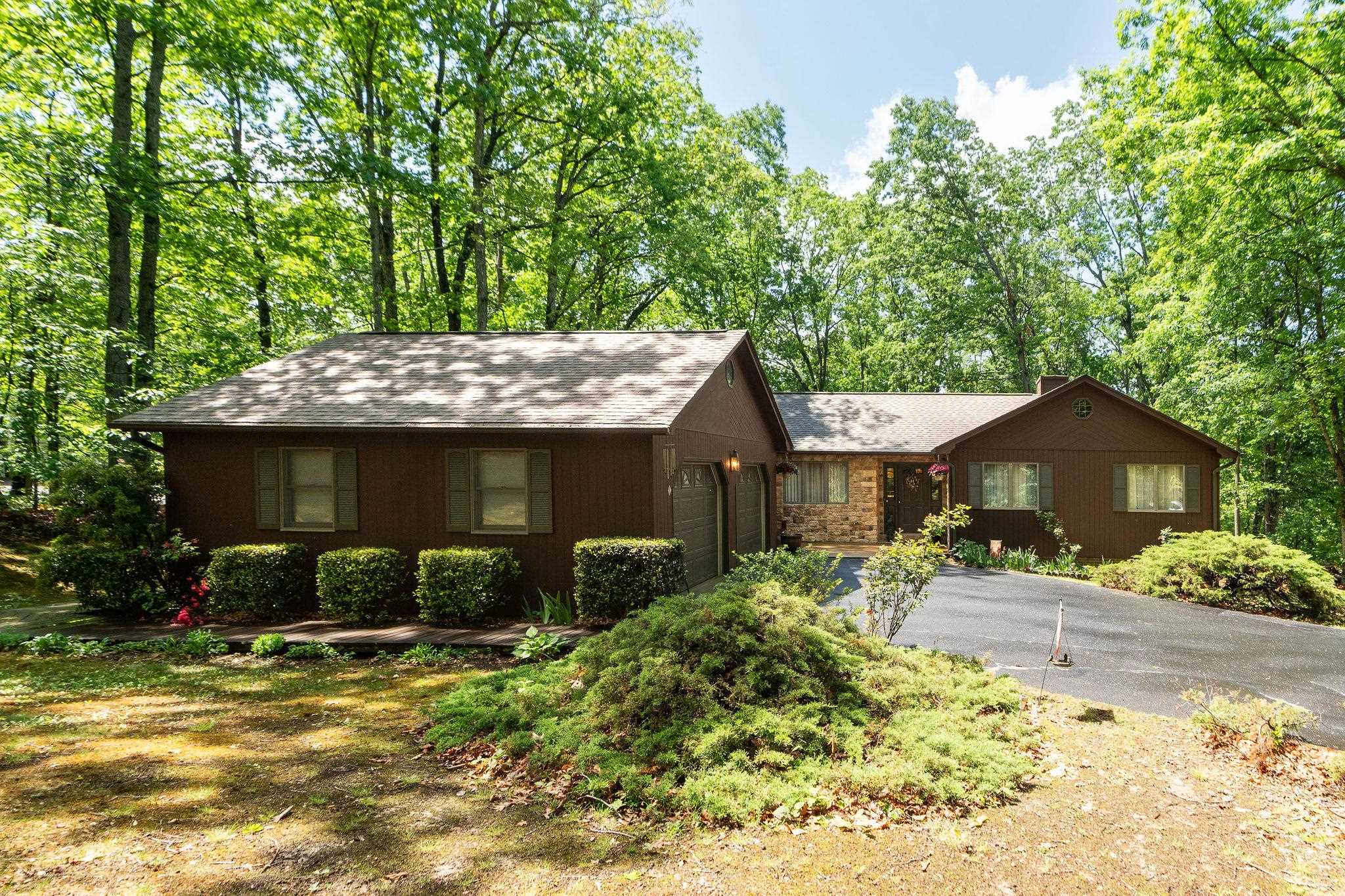 3 WHIPPOORWILL WAY, WAYNESBORO, Virginia 22980, 3 Bedrooms Bedrooms, ,2 BathroomsBathrooms,Residential,3 WHIPPOORWILL WAY,664420 MLS # 664420