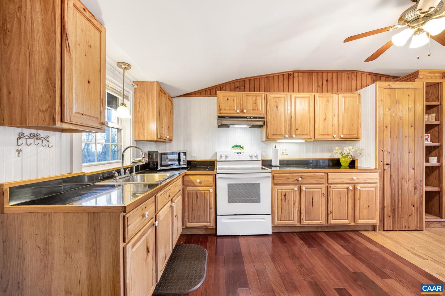 407 WINDY KNOLL LN, STANARDSVILLE, Virginia 22973, 1 Bedroom Bedrooms, ,1 BathroomBathrooms,Residential,For sale,407 WINDY KNOLL LN,662521 MLS # 662521