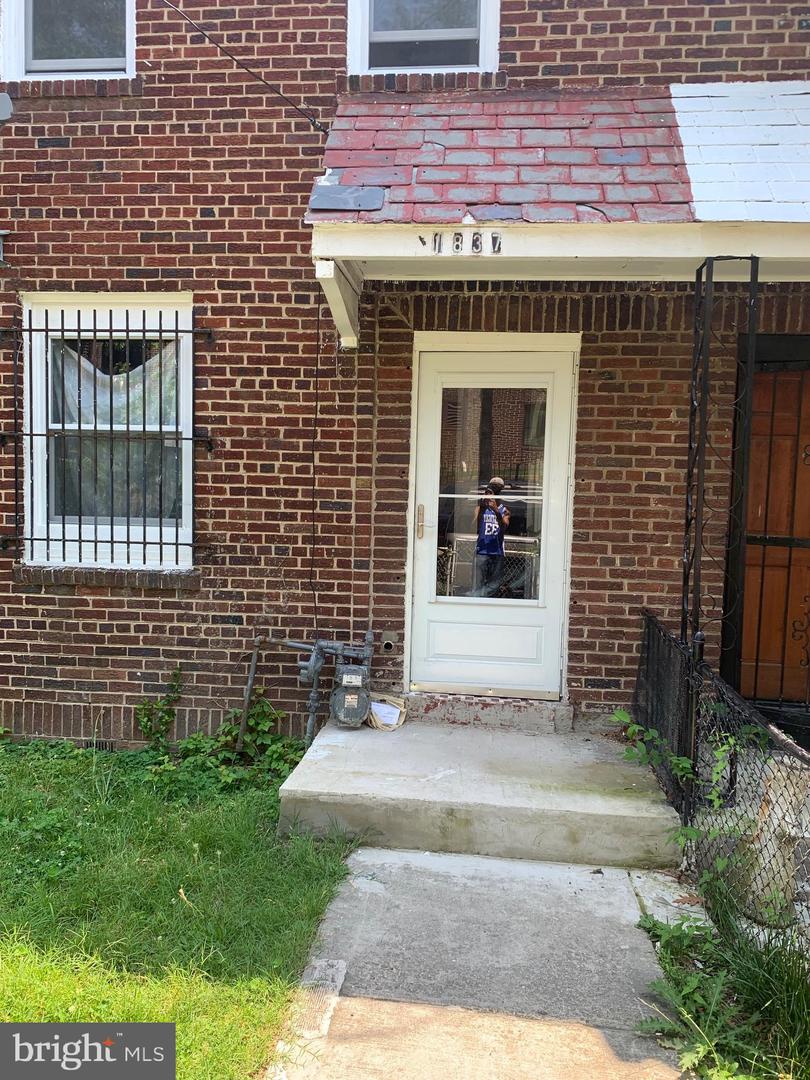 1837 CORCORAN ST NE, WASHINGTON, District Of Columbia 20002, 3 Bedrooms Bedrooms, ,2 BathroomsBathrooms,Residential,For sale,1837 CORCORAN ST NE,DCDC2195974 MLS # DCDC2195974