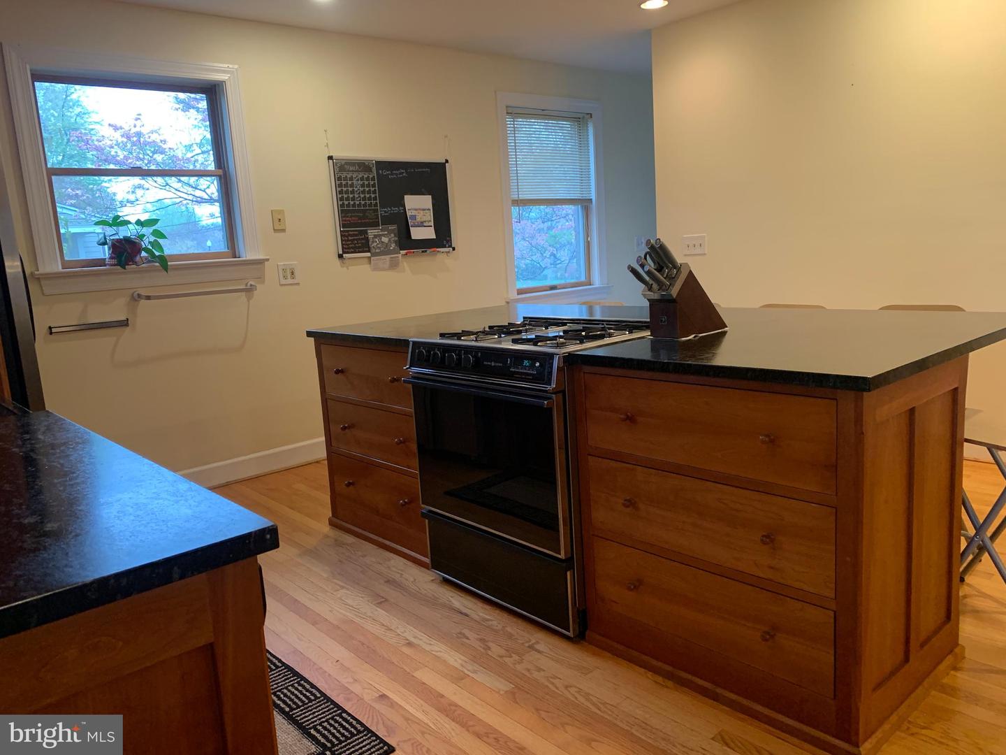 3903 8TH ST S, ARLINGTON, Virginia 22204, 4 Bedrooms Bedrooms, ,5 BathroomsBathrooms,Residential,For sale,3903 8TH ST S,VAAR2056322 MLS # VAAR2056322