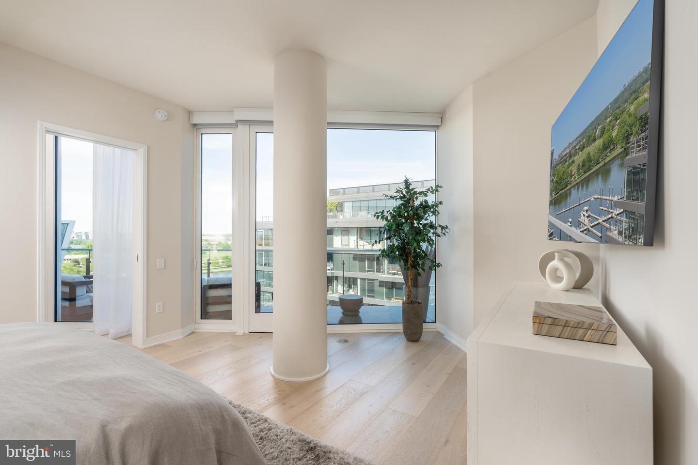 601 WHARF ST SW #PH6, WASHINGTON, District Of Columbia 20024, 2 Bedrooms Bedrooms, ,2 BathroomsBathrooms,Residential,For sale,601 WHARF ST SW #PH6,DCDC2199166 MLS # DCDC2199166