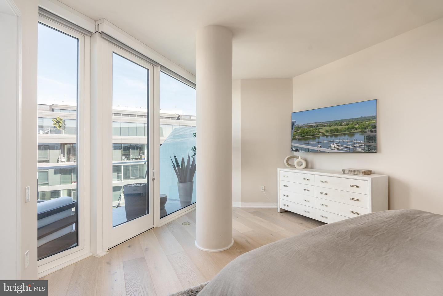 601 WHARF ST SW #PH6, WASHINGTON, District Of Columbia 20024, 2 Bedrooms Bedrooms, ,2 BathroomsBathrooms,Residential,For sale,601 WHARF ST SW #PH6,DCDC2199166 MLS # DCDC2199166