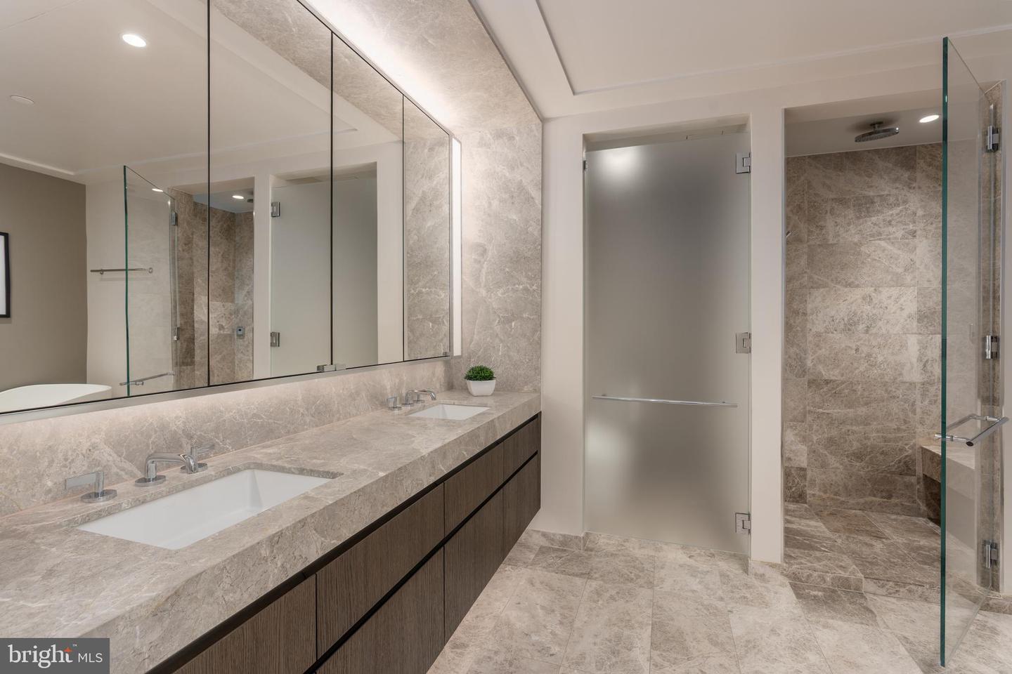 601 WHARF ST SW #PH6, WASHINGTON, District Of Columbia 20024, 2 Bedrooms Bedrooms, ,2 BathroomsBathrooms,Residential,For sale,601 WHARF ST SW #PH6,DCDC2199166 MLS # DCDC2199166