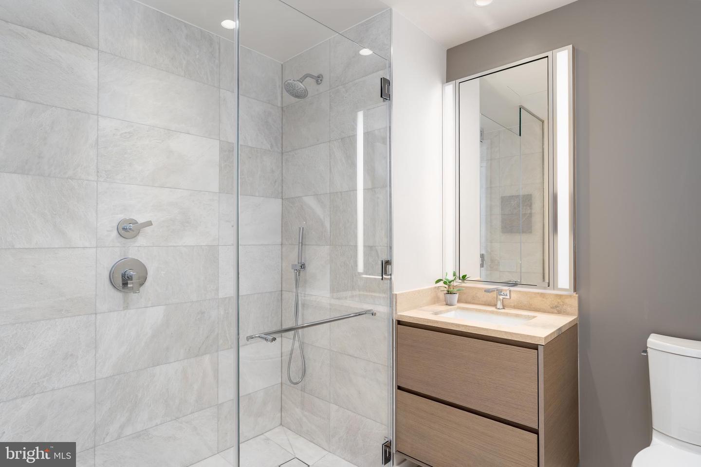 601 WHARF ST SW #PH6, WASHINGTON, District Of Columbia 20024, 2 Bedrooms Bedrooms, ,2 BathroomsBathrooms,Residential,For sale,601 WHARF ST SW #PH6,DCDC2199166 MLS # DCDC2199166