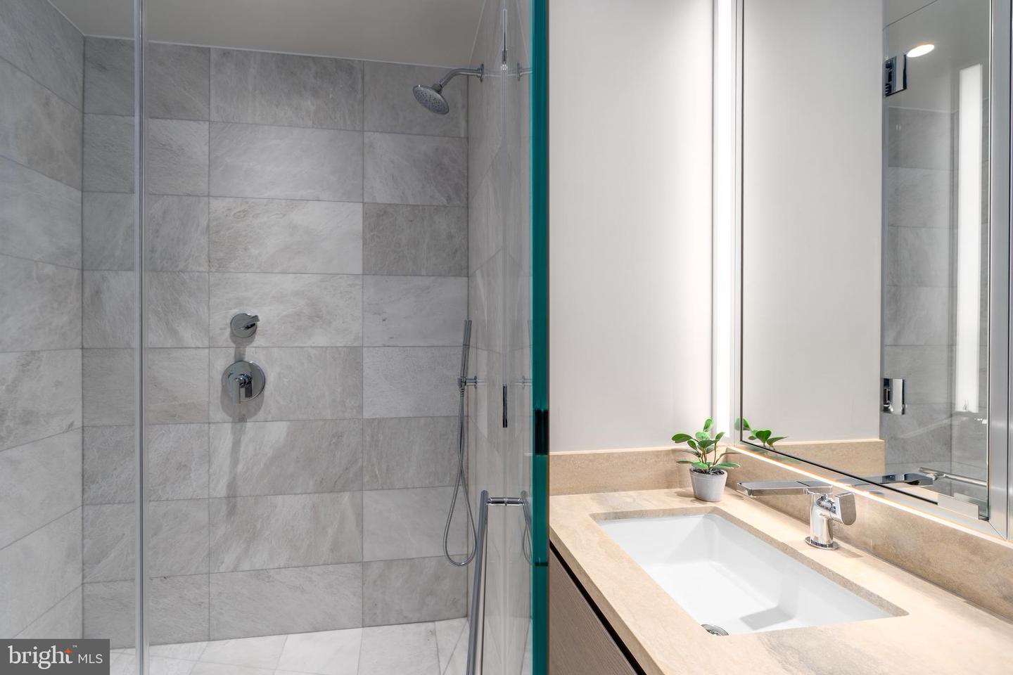 601 WHARF ST SW #PH6, WASHINGTON, District Of Columbia 20024, 2 Bedrooms Bedrooms, ,2 BathroomsBathrooms,Residential,For sale,601 WHARF ST SW #PH6,DCDC2199166 MLS # DCDC2199166