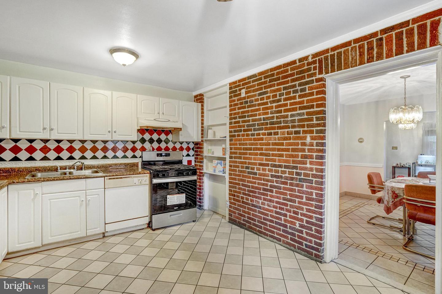 102 S GLEBE RD S, ARLINGTON, Virginia 22204, 5 Bedrooms Bedrooms, ,2 BathroomsBathrooms,Residential,For sale,102 S GLEBE RD S,VAAR2057376 MLS # VAAR2057376