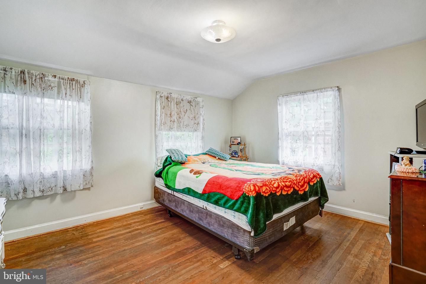 102 S GLEBE RD S, ARLINGTON, Virginia 22204, 5 Bedrooms Bedrooms, ,2 BathroomsBathrooms,Residential,For sale,102 S GLEBE RD S,VAAR2057376 MLS # VAAR2057376