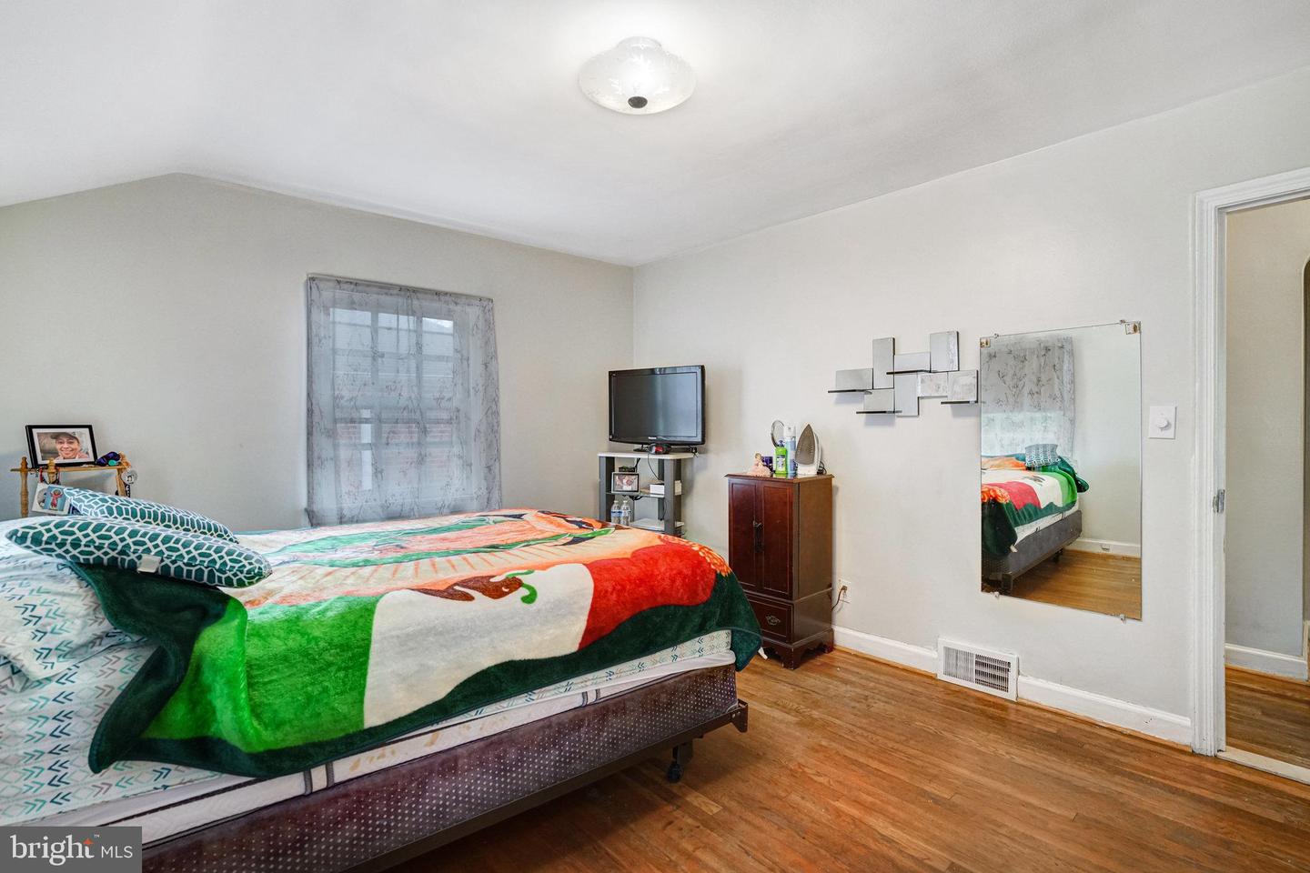 102 S GLEBE RD S, ARLINGTON, Virginia 22204, 5 Bedrooms Bedrooms, ,2 BathroomsBathrooms,Residential,For sale,102 S GLEBE RD S,VAAR2057376 MLS # VAAR2057376