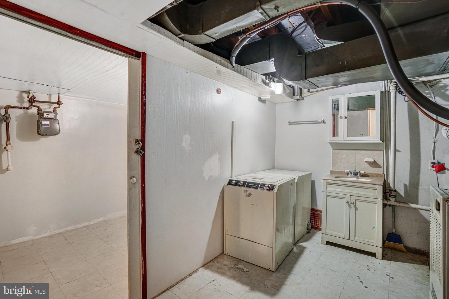 102 S GLEBE RD S, ARLINGTON, Virginia 22204, 5 Bedrooms Bedrooms, ,2 BathroomsBathrooms,Residential,For sale,102 S GLEBE RD S,VAAR2057376 MLS # VAAR2057376