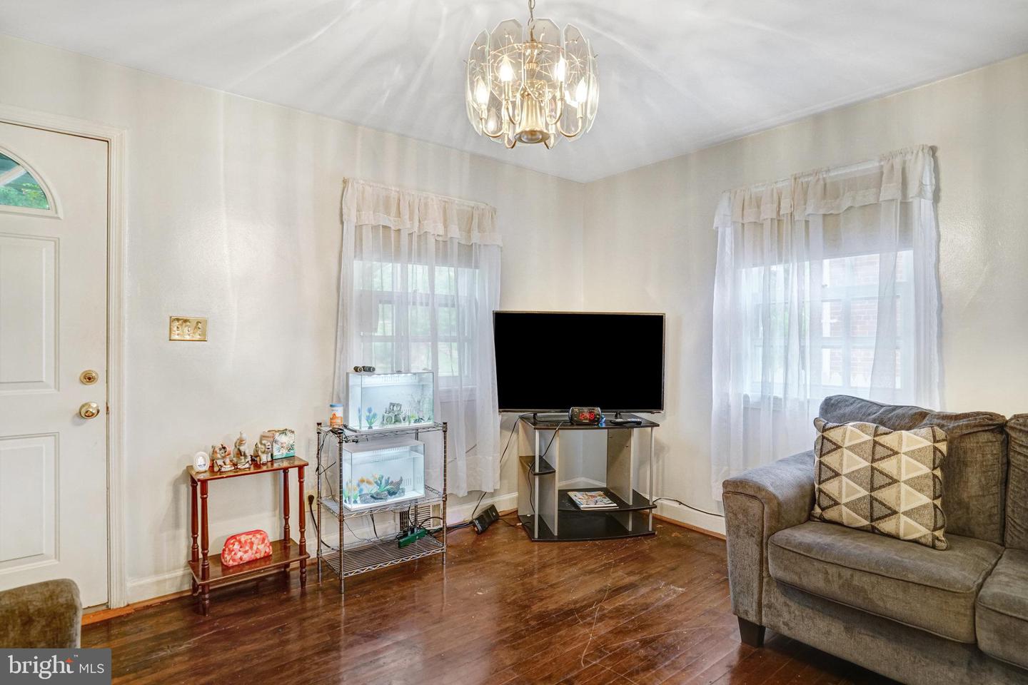 102 S GLEBE RD S, ARLINGTON, Virginia 22204, 5 Bedrooms Bedrooms, ,2 BathroomsBathrooms,Residential,For sale,102 S GLEBE RD S,VAAR2057376 MLS # VAAR2057376