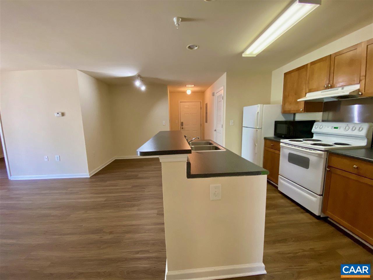 190 YELLOWSTONE DR #203, CHARLOTTESVILLE, Virginia 22903, 2 Bedrooms Bedrooms, ,2 BathroomsBathrooms,Residential,For sale,190 YELLOWSTONE DR #203,664424 MLS # 664424