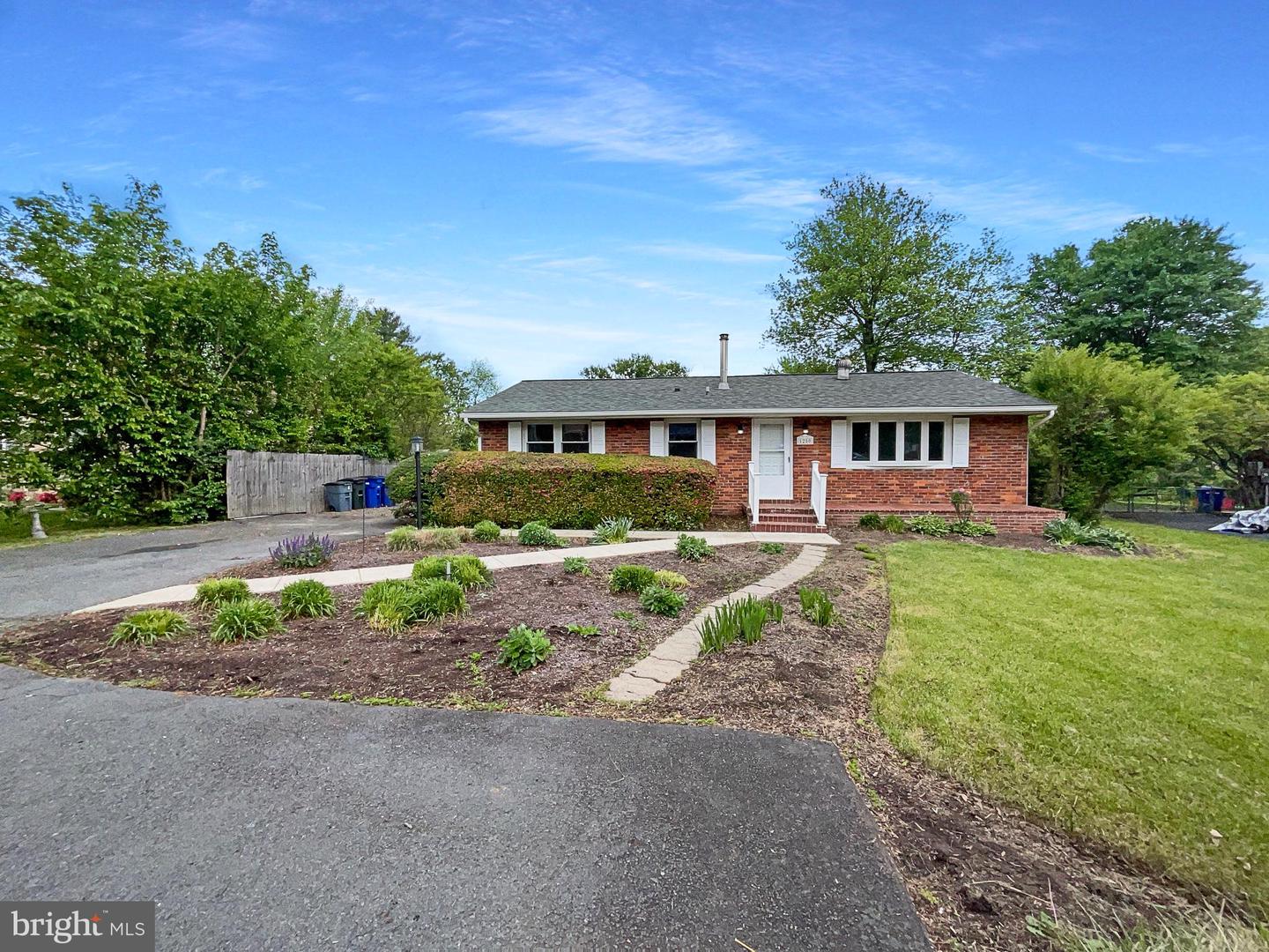 1250 STERLING RD, HERNDON, Virginia 20170, 2 Bedrooms Bedrooms, ,2 BathroomsBathrooms,Residential,For sale,1250 STERLING RD,VAFX2240412 MLS # VAFX2240412