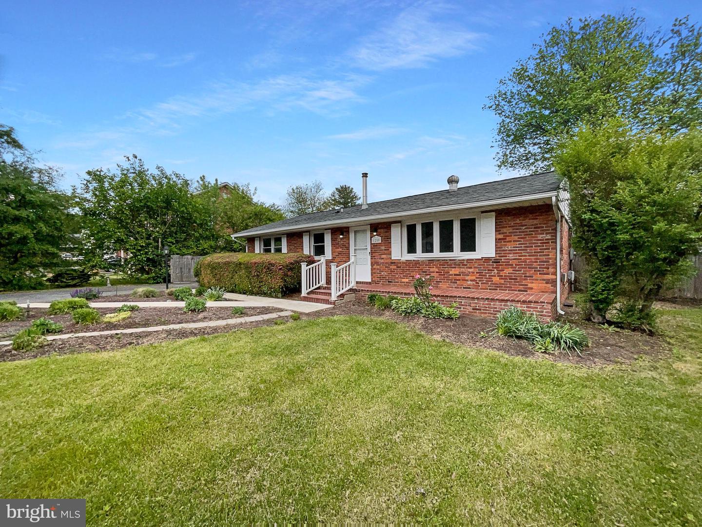 1250 STERLING RD, HERNDON, Virginia 20170, 2 Bedrooms Bedrooms, ,2 BathroomsBathrooms,Residential,For sale,1250 STERLING RD,VAFX2240412 MLS # VAFX2240412