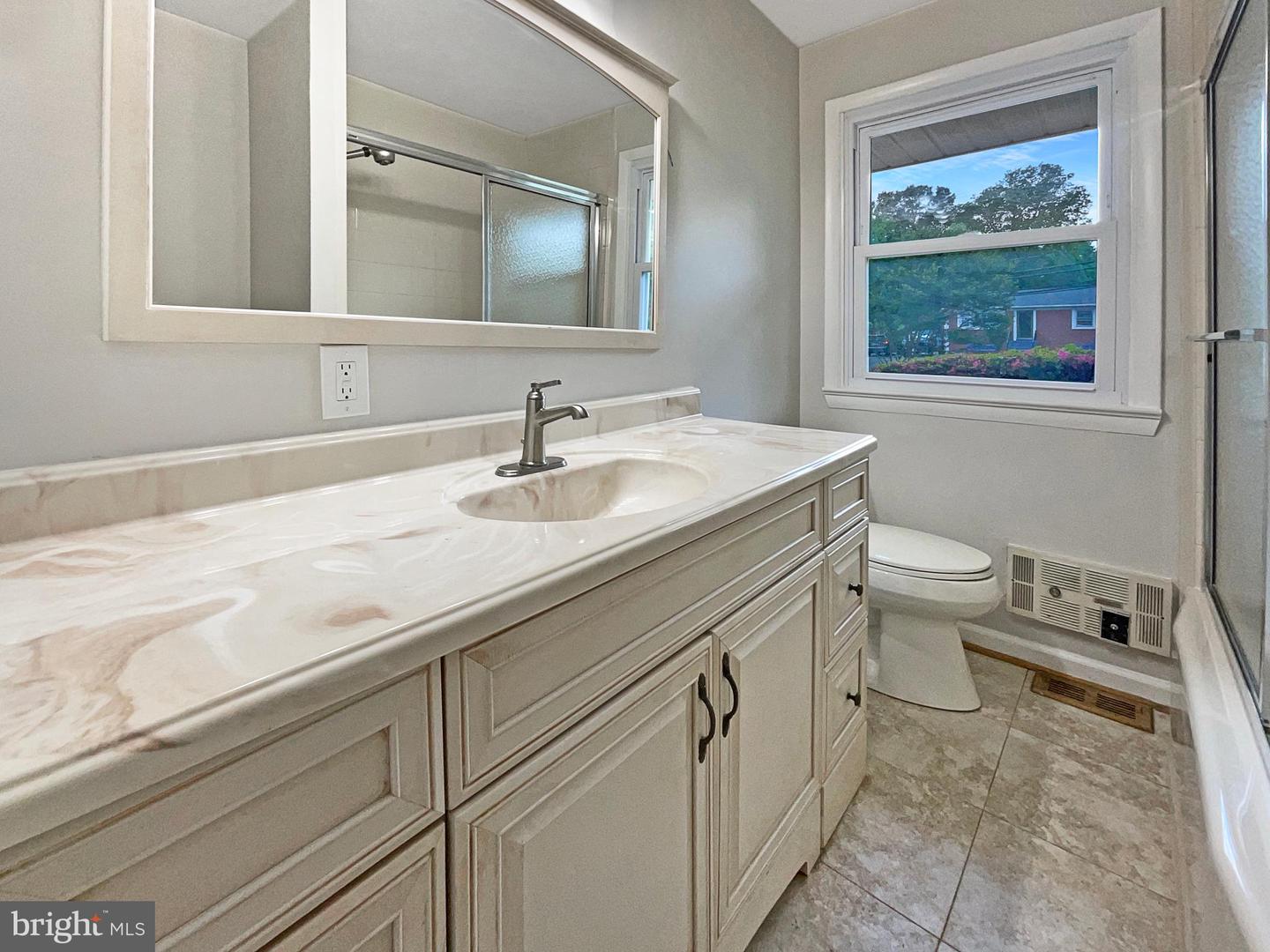 1250 STERLING RD, HERNDON, Virginia 20170, 2 Bedrooms Bedrooms, ,2 BathroomsBathrooms,Residential,For sale,1250 STERLING RD,VAFX2240412 MLS # VAFX2240412