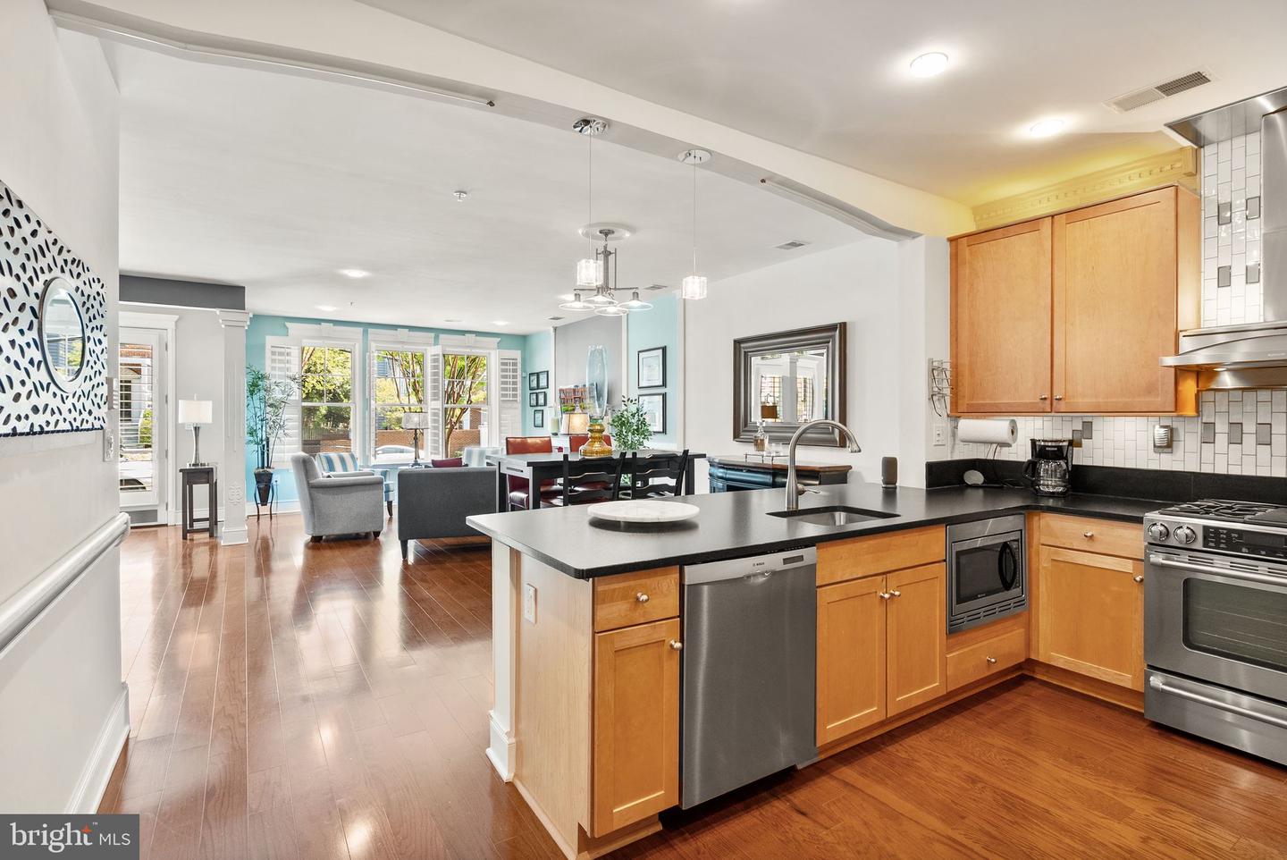 1418 N RHODES ST #B105, ARLINGTON, Virginia 22209, 2 Bedrooms Bedrooms, ,2 BathroomsBathrooms,Residential,For sale,1418 N RHODES ST #B105,VAAR2057396 MLS # VAAR2057396
