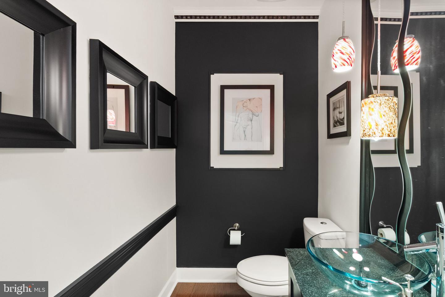 1418 N RHODES ST #B105, ARLINGTON, Virginia 22209, 2 Bedrooms Bedrooms, ,2 BathroomsBathrooms,Residential,For sale,1418 N RHODES ST #B105,VAAR2057396 MLS # VAAR2057396