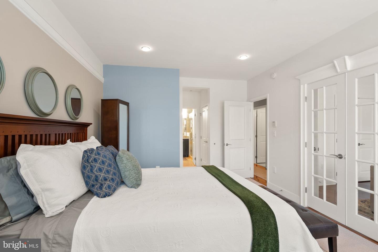 1418 N RHODES ST #B105, ARLINGTON, Virginia 22209, 2 Bedrooms Bedrooms, ,2 BathroomsBathrooms,Residential,For sale,1418 N RHODES ST #B105,VAAR2057396 MLS # VAAR2057396