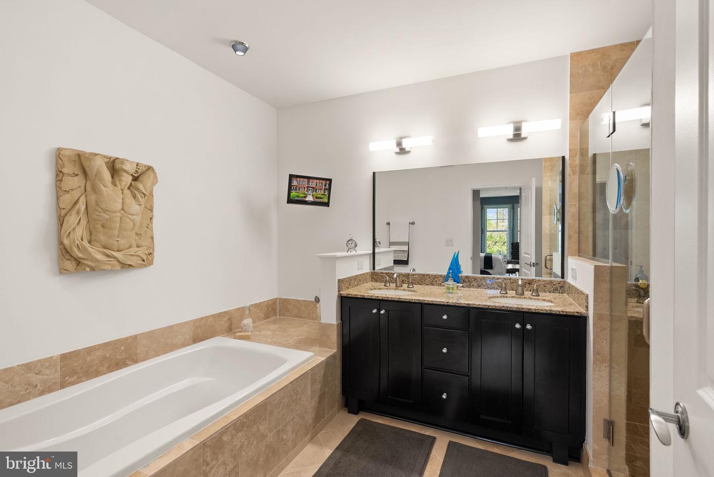 1418 N RHODES ST #B105, ARLINGTON, Virginia 22209, 2 Bedrooms Bedrooms, ,2 BathroomsBathrooms,Residential,For sale,1418 N RHODES ST #B105,VAAR2057396 MLS # VAAR2057396