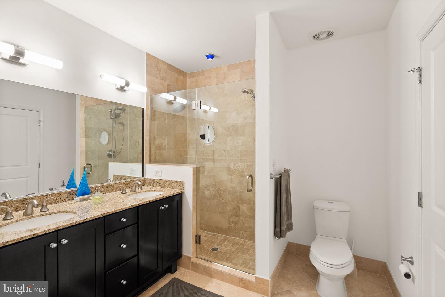 1418 N RHODES ST #B105, ARLINGTON, Virginia 22209, 2 Bedrooms Bedrooms, ,2 BathroomsBathrooms,Residential,For sale,1418 N RHODES ST #B105,VAAR2057396 MLS # VAAR2057396