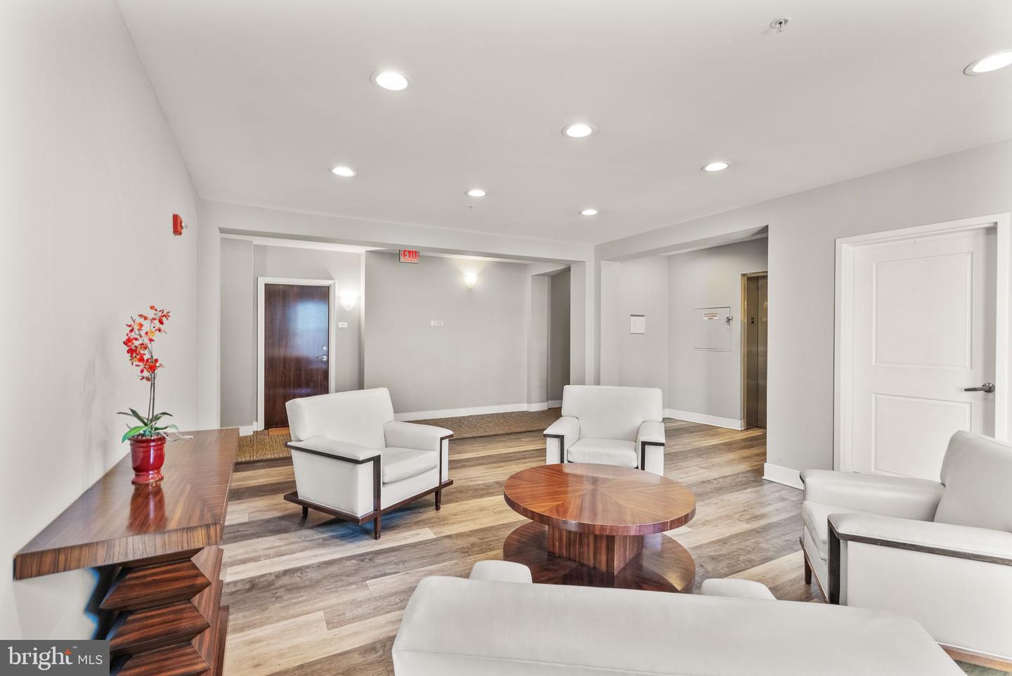 1418 N RHODES ST #B105, ARLINGTON, Virginia 22209, 2 Bedrooms Bedrooms, ,2 BathroomsBathrooms,Residential,For sale,1418 N RHODES ST #B105,VAAR2057396 MLS # VAAR2057396