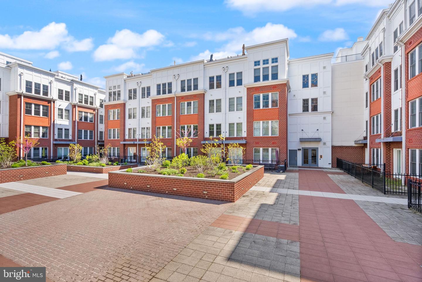1418 N RHODES ST #B105, ARLINGTON, Virginia 22209, 2 Bedrooms Bedrooms, ,2 BathroomsBathrooms,Residential,For sale,1418 N RHODES ST #B105,VAAR2057396 MLS # VAAR2057396