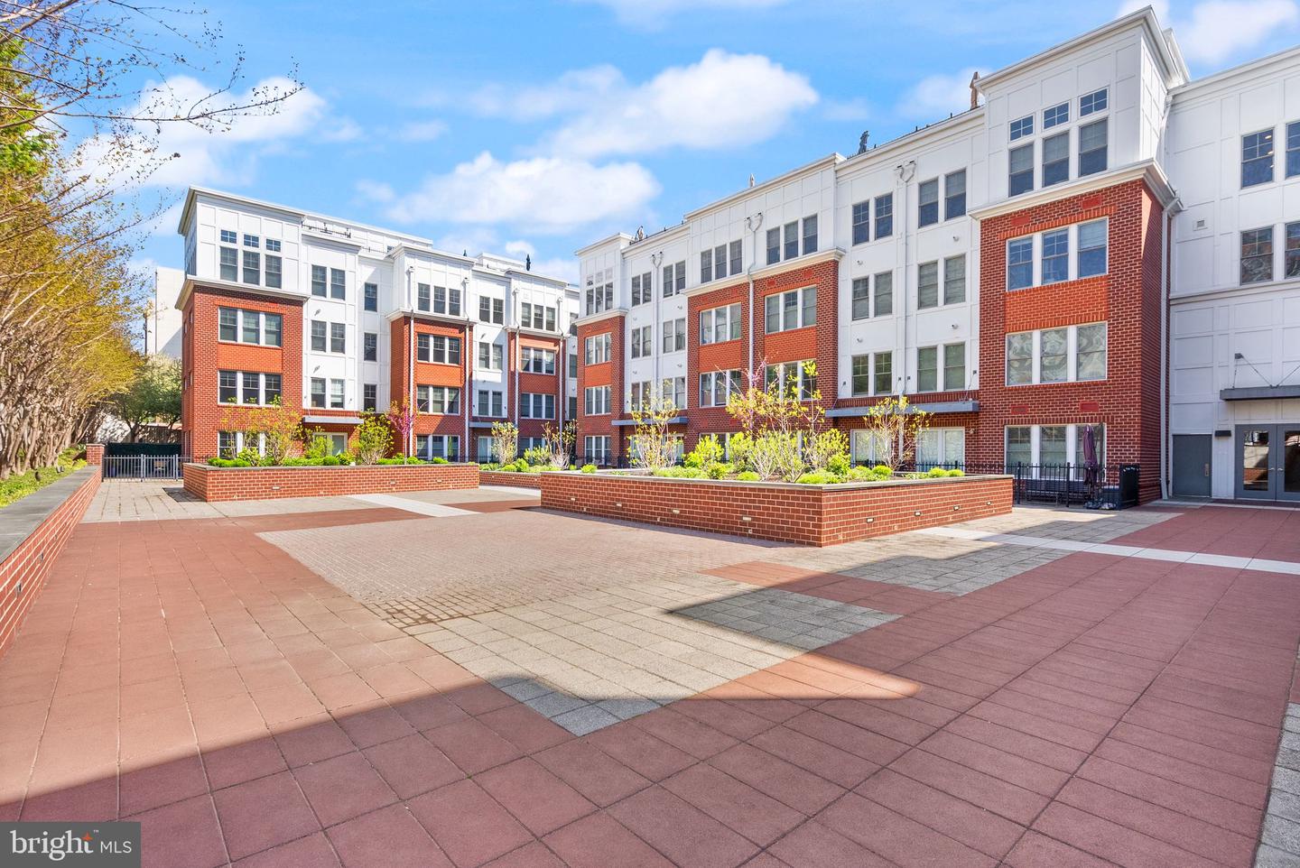 1418 N RHODES ST #B105, ARLINGTON, Virginia 22209, 2 Bedrooms Bedrooms, ,2 BathroomsBathrooms,Residential,For sale,1418 N RHODES ST #B105,VAAR2057396 MLS # VAAR2057396