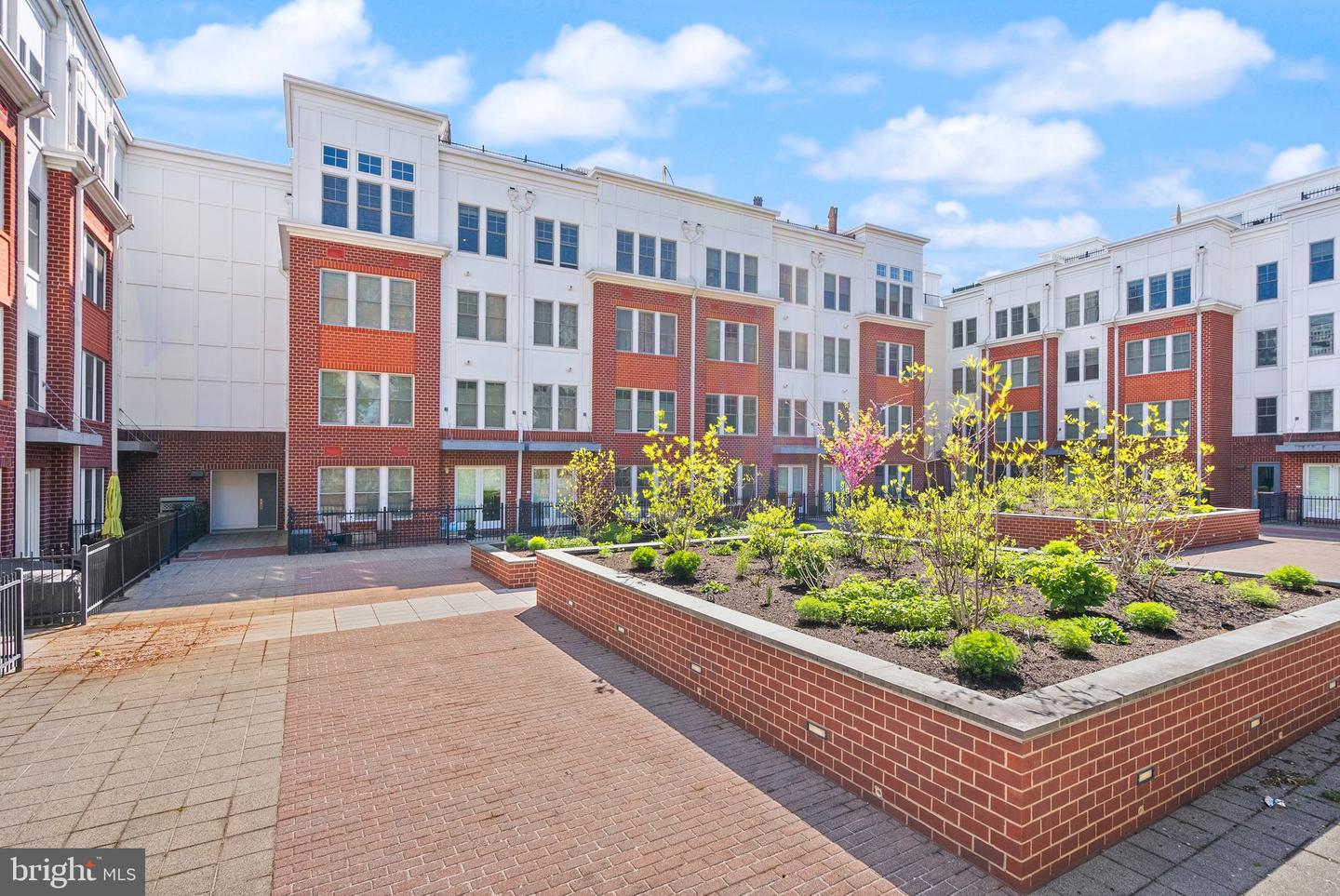 1418 N RHODES ST #B105, ARLINGTON, Virginia 22209, 2 Bedrooms Bedrooms, ,2 BathroomsBathrooms,Residential,For sale,1418 N RHODES ST #B105,VAAR2057396 MLS # VAAR2057396