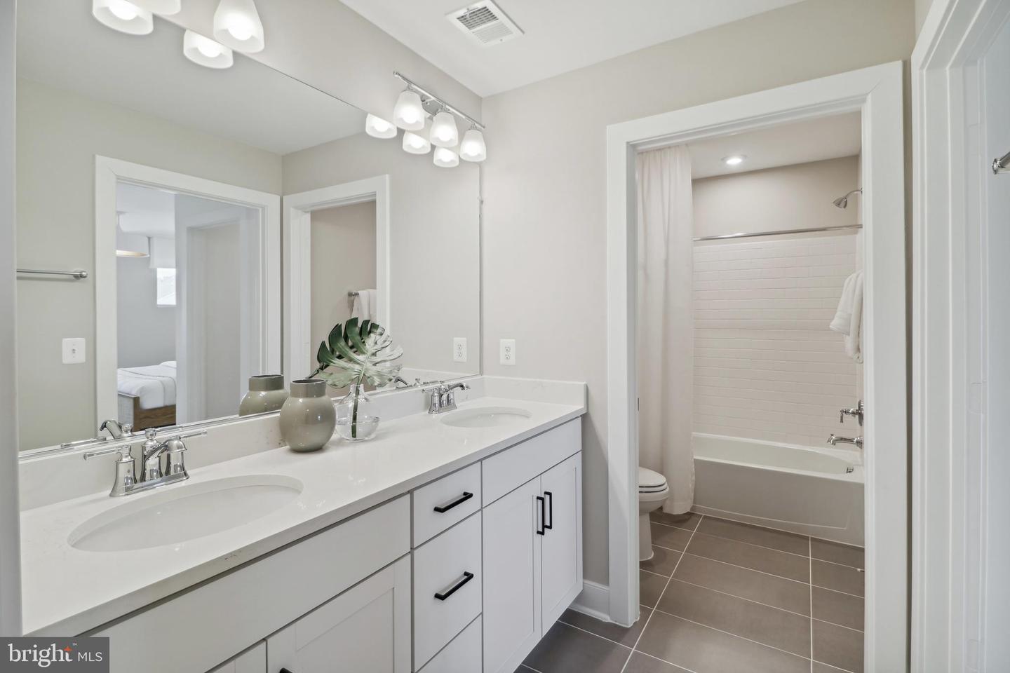 15422 CITRINE WAY, HAYMARKET, Virginia 20169, 3 Bedrooms Bedrooms, ,3 BathroomsBathrooms,Residential,For sale,15422 CITRINE WAY,VAPW2094528 MLS # VAPW2094528