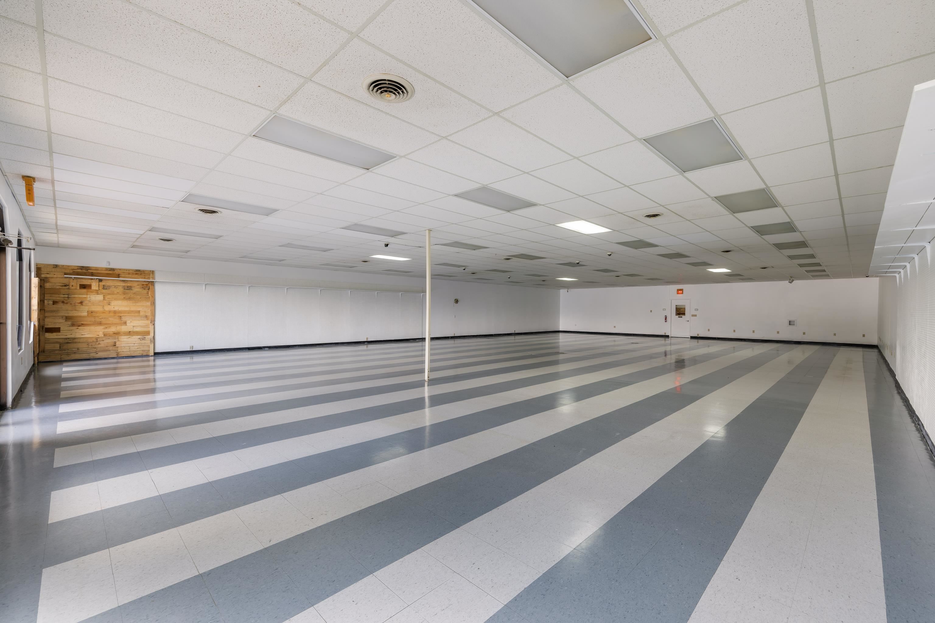 226 UNIVERSITY BLVD, HARRISONBURG, Virginia 22801, ,Commercial,226 UNIVERSITY BLVD,664455 MLS # 664455
