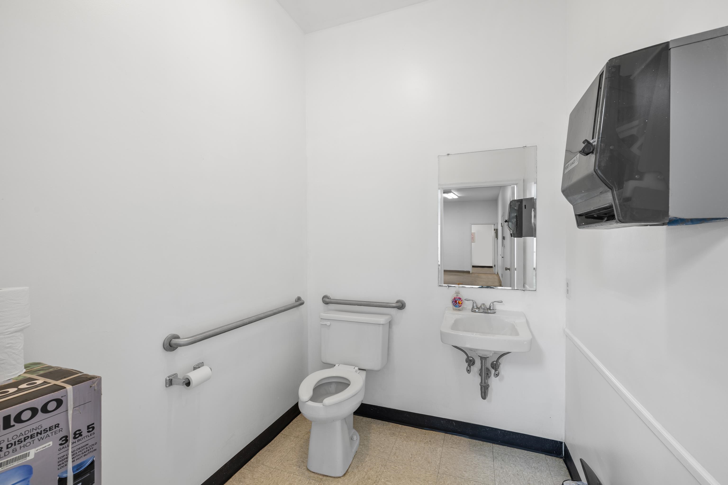 226 UNIVERSITY BLVD, HARRISONBURG, Virginia 22801, ,Commercial,226 UNIVERSITY BLVD,664455 MLS # 664455