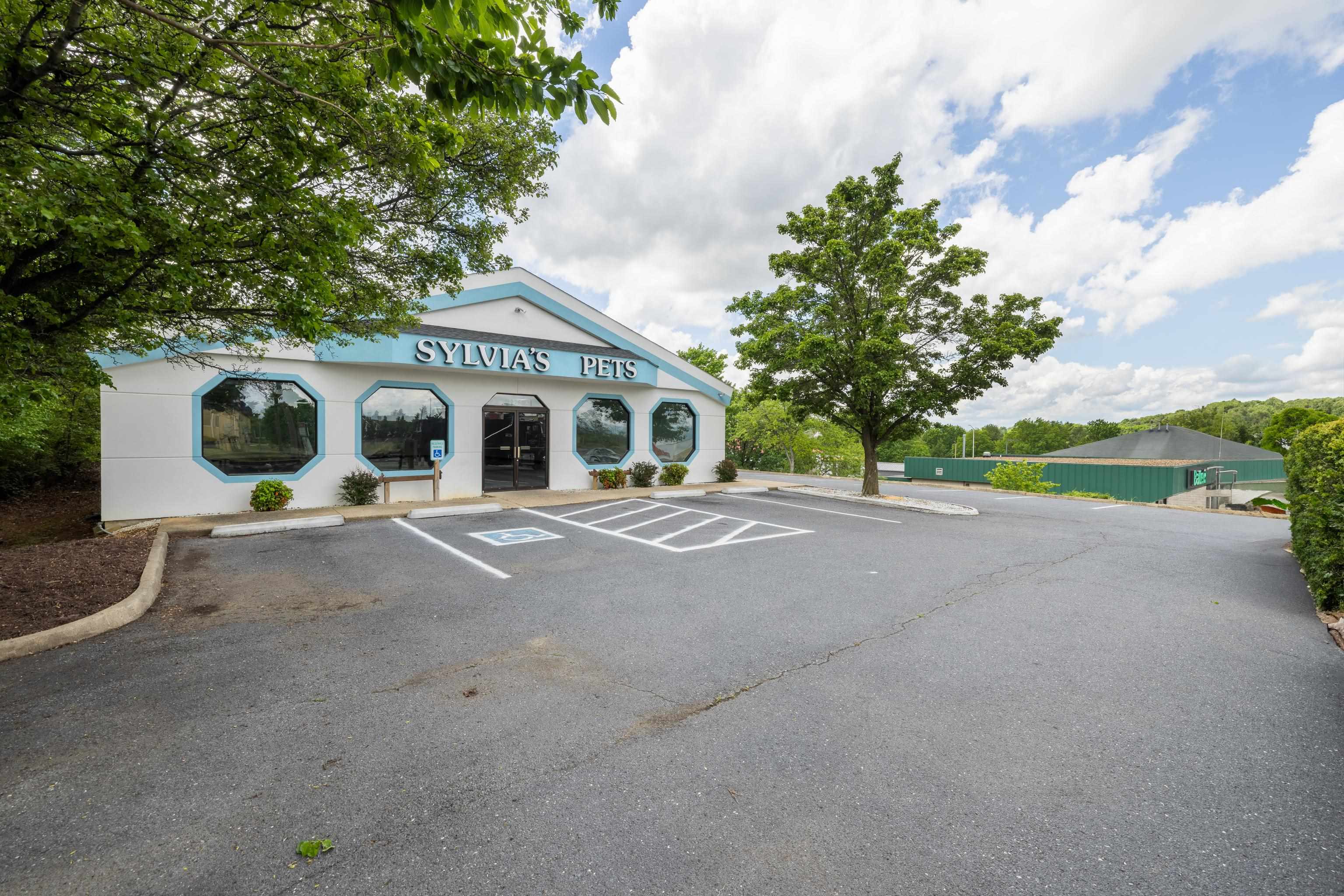 226 UNIVERSITY BLVD, HARRISONBURG, Virginia 22801, ,Commercial,226 UNIVERSITY BLVD,664455 MLS # 664455