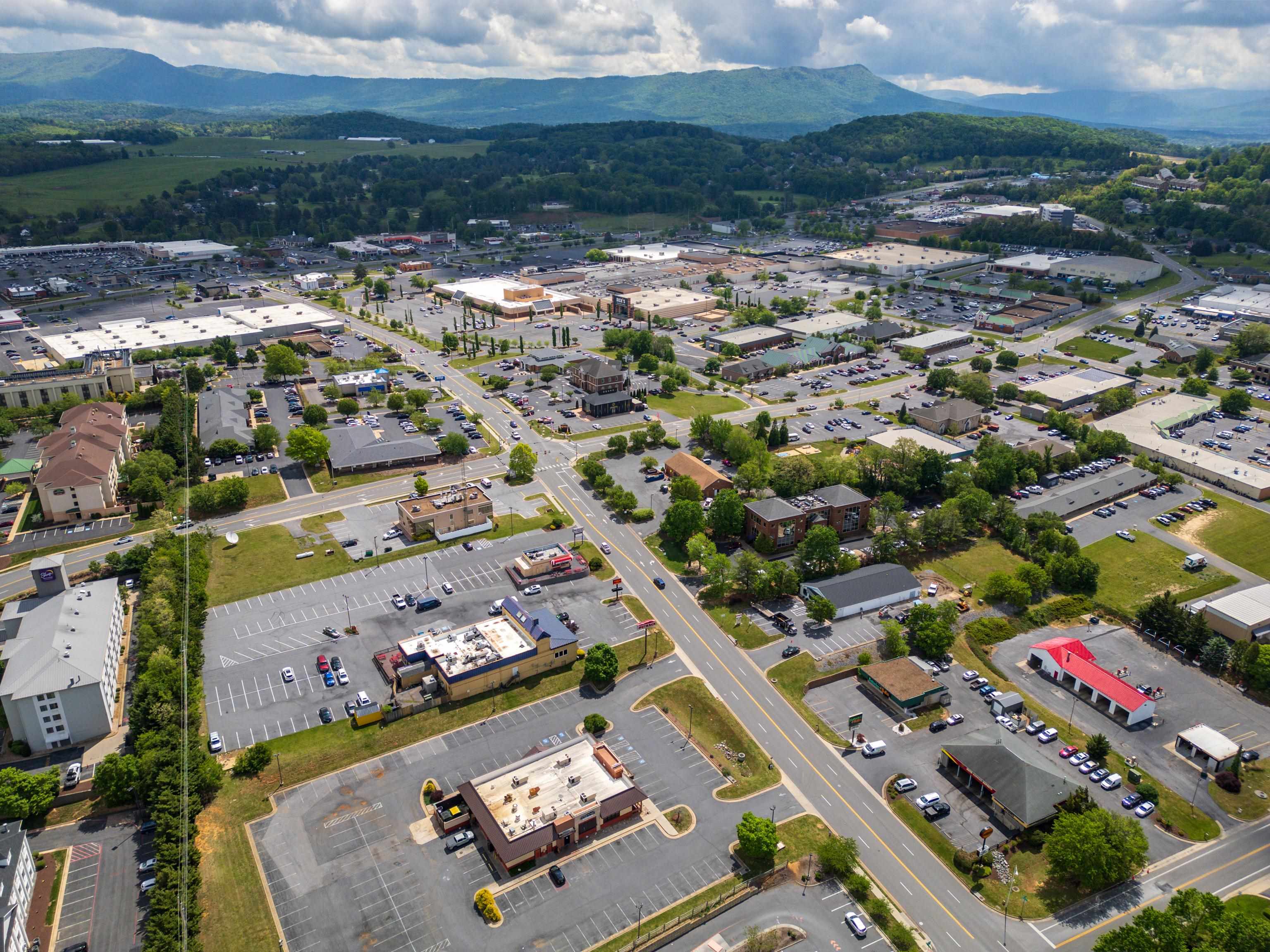 226 UNIVERSITY BLVD, HARRISONBURG, Virginia 22801, ,Commercial,226 UNIVERSITY BLVD,664455 MLS # 664455