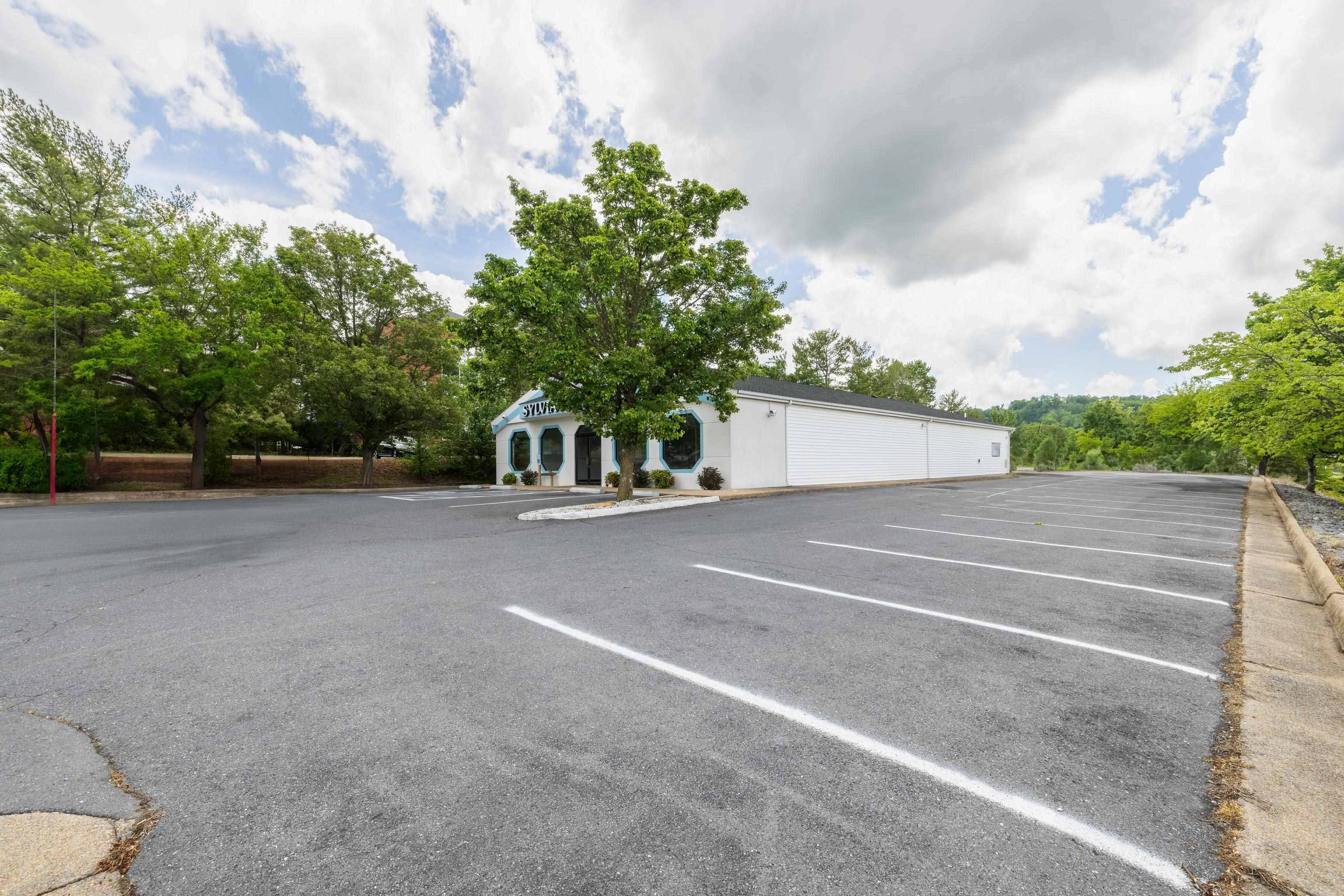 226 UNIVERSITY BLVD, HARRISONBURG, Virginia 22801, ,Commercial,226 UNIVERSITY BLVD,664455 MLS # 664455