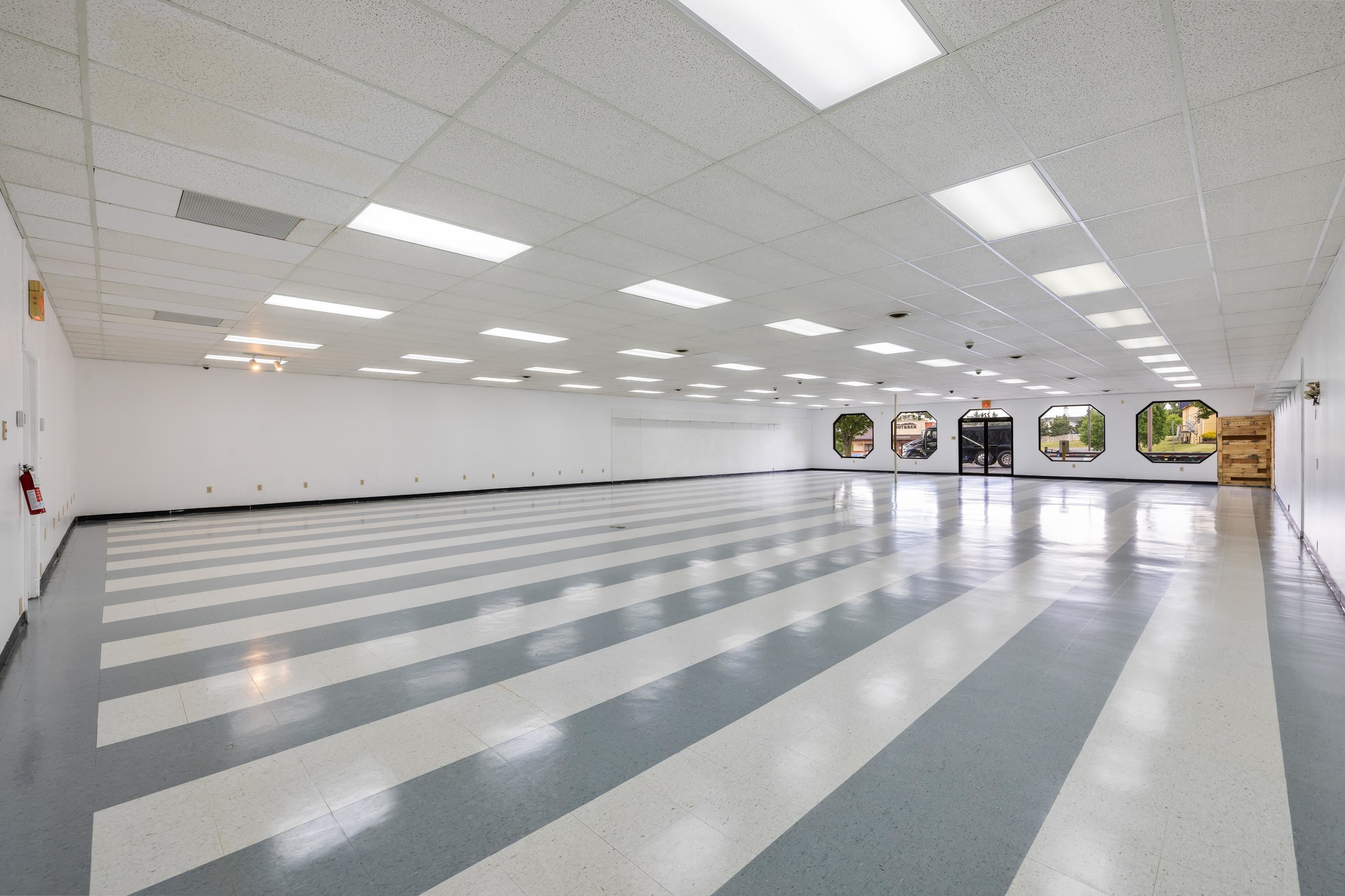 226 UNIVERSITY BLVD, HARRISONBURG, Virginia 22801, ,Commercial,226 UNIVERSITY BLVD,664455 MLS # 664455