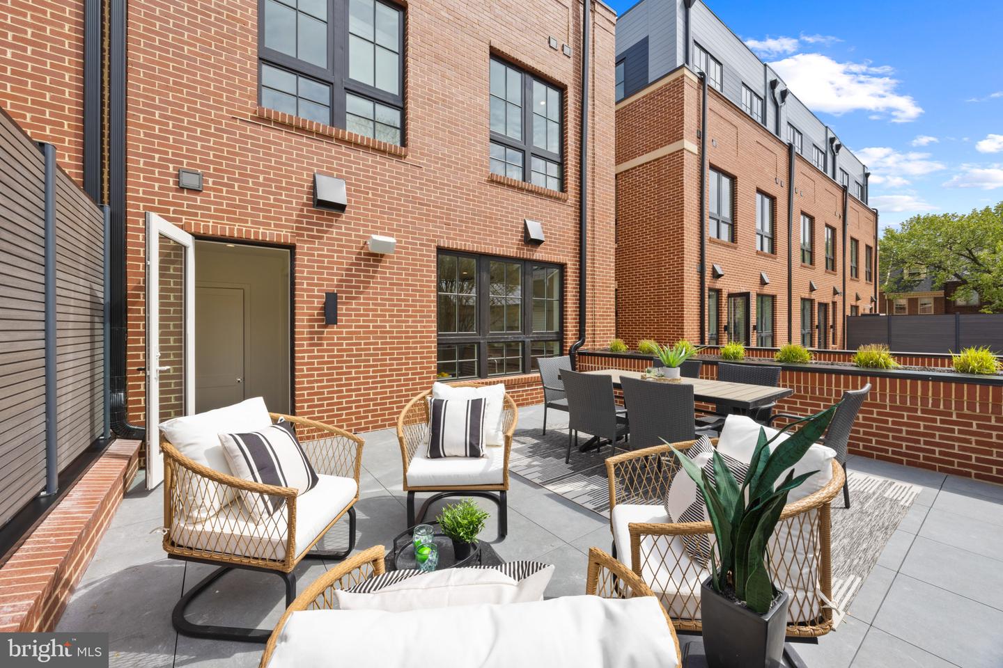 217 S UNION ST, ALEXANDRIA, Virginia 22314, 4 Bedrooms Bedrooms, ,4 BathroomsBathrooms,Residential,For sale,217 S UNION ST,VAAX2037334 MLS # VAAX2037334