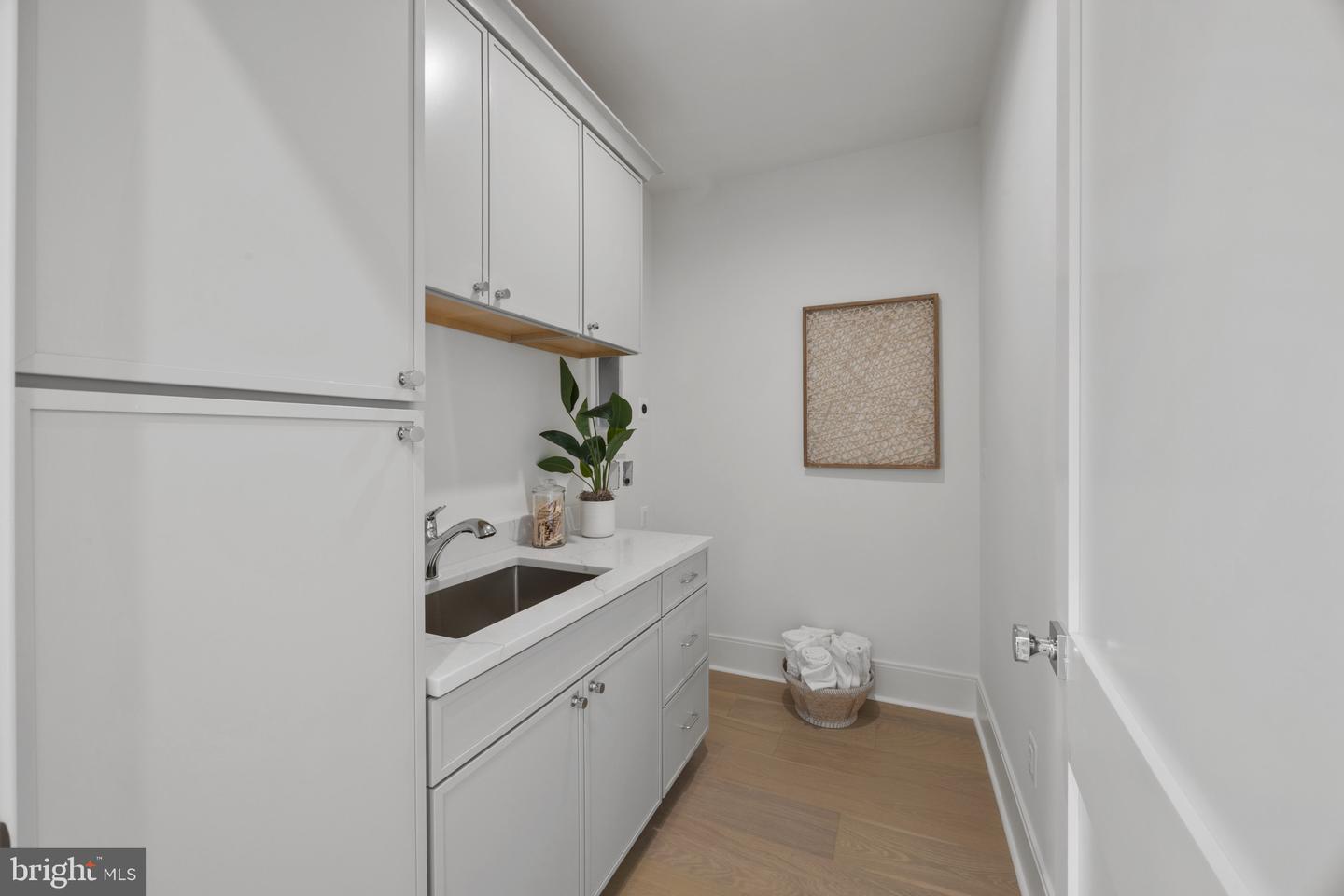 217 S UNION ST, ALEXANDRIA, Virginia 22314, 4 Bedrooms Bedrooms, ,4 BathroomsBathrooms,Residential,For sale,217 S UNION ST,VAAX2037334 MLS # VAAX2037334