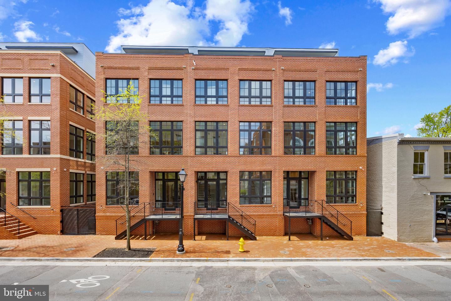 217 S UNION ST, ALEXANDRIA, Virginia 22314, 4 Bedrooms Bedrooms, ,4 BathroomsBathrooms,Residential,For sale,217 S UNION ST,VAAX2037334 MLS # VAAX2037334