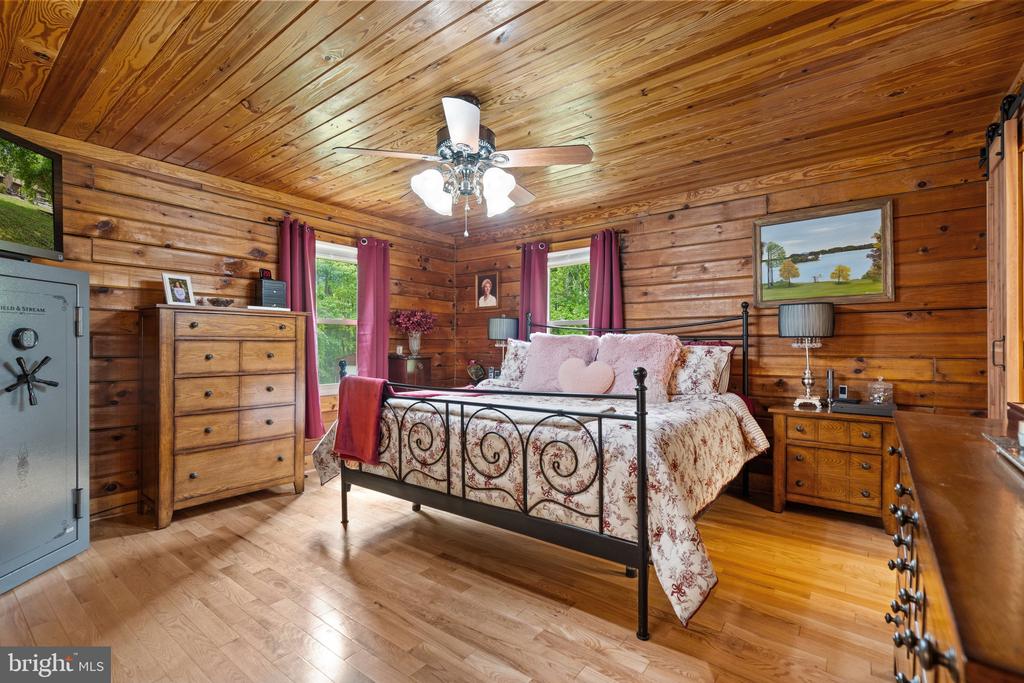 4162 PINEWOOD LN, JEFFERSONTON, Virginia 22724, 5 Bedrooms Bedrooms, ,4 BathroomsBathrooms,Residential,4162 PINEWOOD LN,VACU2010550 MLS # VACU2010550