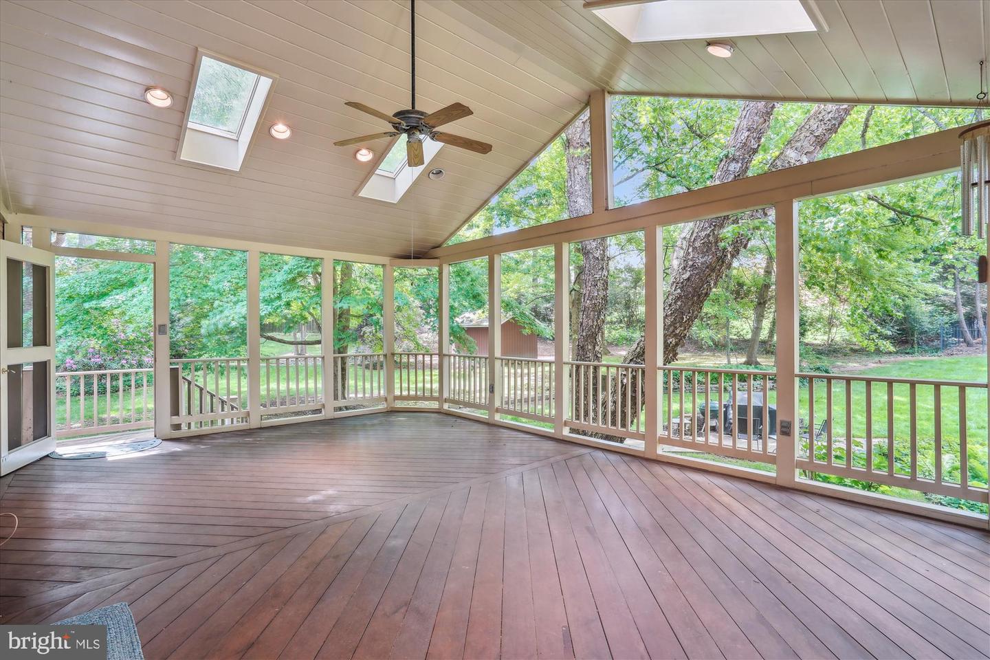 7621 BURFORD DR, MCLEAN, Virginia 22102, 5 Bedrooms Bedrooms, ,3 BathroomsBathrooms,Residential,For sale,7621 BURFORD DR,VAFX2228076 MLS # VAFX2228076