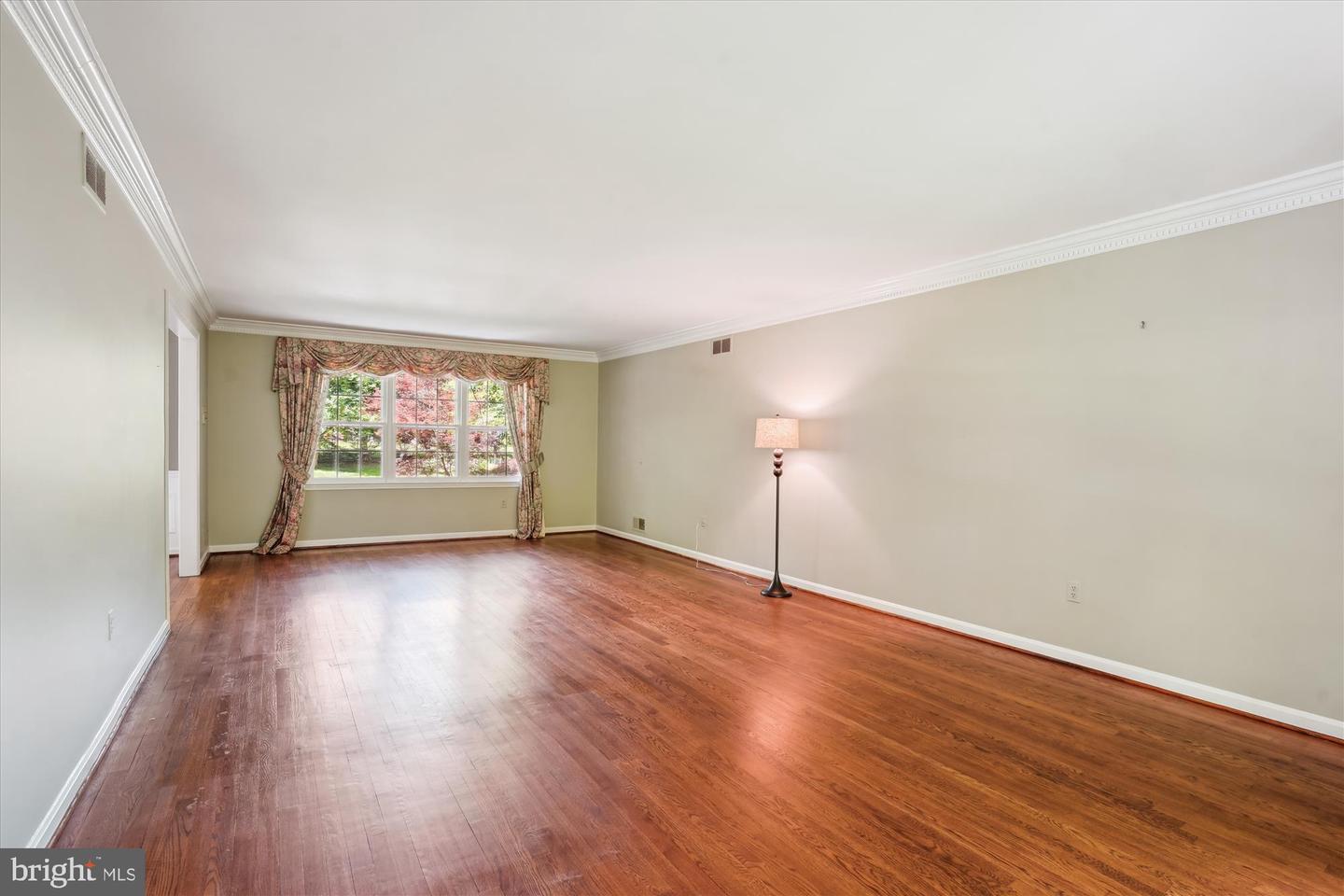 7621 BURFORD DR, MCLEAN, Virginia 22102, 5 Bedrooms Bedrooms, ,3 BathroomsBathrooms,Residential,For sale,7621 BURFORD DR,VAFX2228076 MLS # VAFX2228076