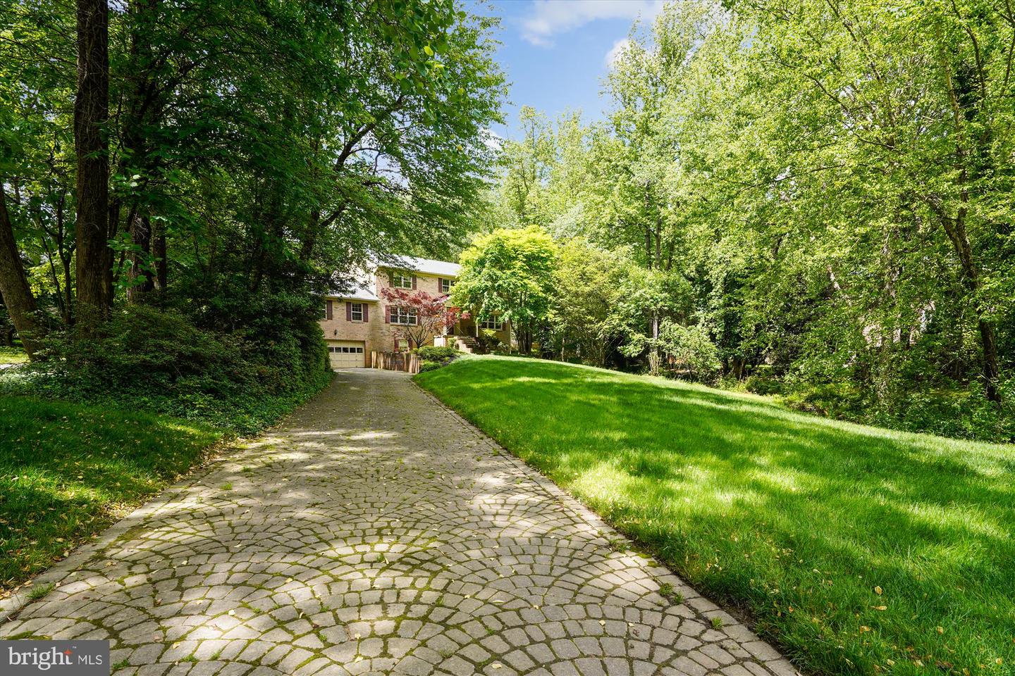 7621 BURFORD DR, MCLEAN, Virginia 22102, 5 Bedrooms Bedrooms, ,3 BathroomsBathrooms,Residential,For sale,7621 BURFORD DR,VAFX2228076 MLS # VAFX2228076