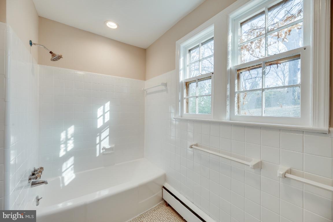4740 34TH ST N, ARLINGTON, Virginia 22207, 4 Bedrooms Bedrooms, ,3 BathroomsBathrooms,Residential,For sale,4740 34TH ST N,VAAR2054692 MLS # VAAR2054692