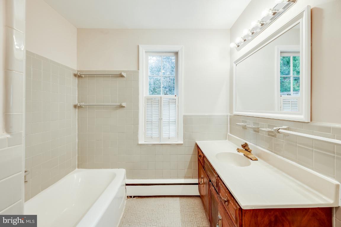 4740 34TH ST N, ARLINGTON, Virginia 22207, 4 Bedrooms Bedrooms, ,3 BathroomsBathrooms,Residential,For sale,4740 34TH ST N,VAAR2054692 MLS # VAAR2054692