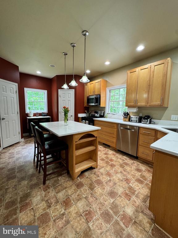 6609 TURKEY RUN DR, FREDERICKSBURG, Virginia 22407, 4 Bedrooms Bedrooms, ,3 BathroomsBathrooms,Residential,6609 TURKEY RUN DR,VASP2033100 MLS # VASP2033100