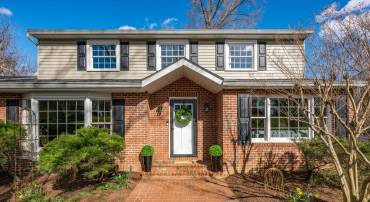 1155 KETTLE POND LN, GREAT FALLS, Virginia 22066, 4 Bedrooms Bedrooms, ,3 BathroomsBathrooms,Residential,For sale,1155 KETTLE POND LN,VAFX2229752 MLS # VAFX2229752
